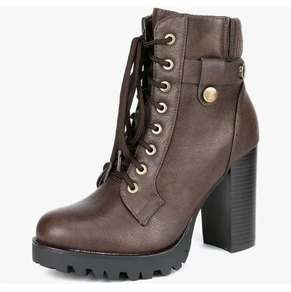 DREAM PAIRS Lace up Combat Ankle Chunky Heeled Boots Like New!